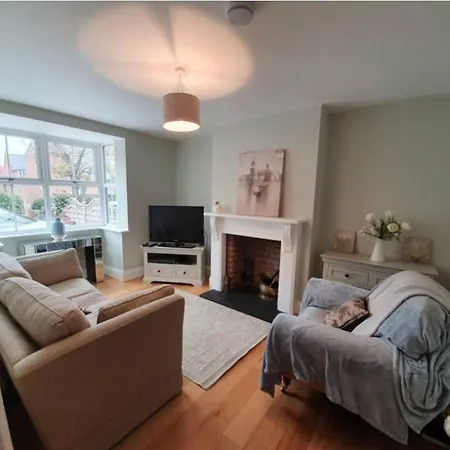 Spacious 3-bed In Free Parking Sleeps 5 York