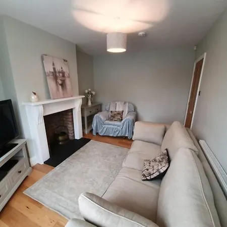 Spacious 3-bed In Free Parking Sleeps 5 York