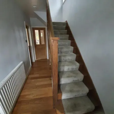 Spacious 3-bed In Free Parking Sleeps 5